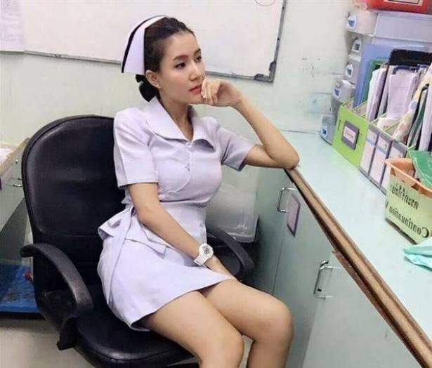 صورة مثيرة.. هذا ما فعلته ممرضة بسبب ملابسها الضيقة!